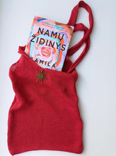 Įkelti vaizdą į galerijos rodinį, Braškė (krepšys su knyga)