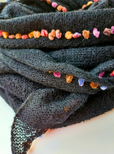 Įkelti vaizdą į galerijos rodinį, Juodas pasipuošęs